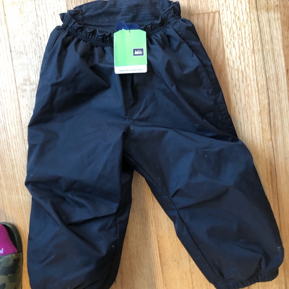 NWT REI 2T snow pants. Never worn!